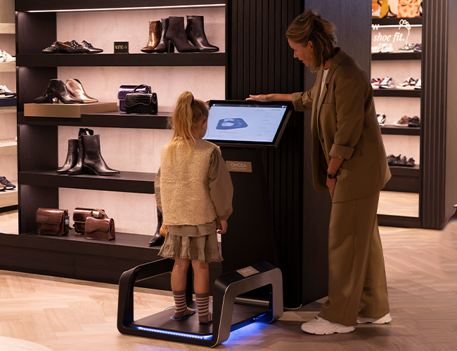  The footscanner at Omoda. Source: https://www.omoda.nl/duurzaam/het-kan-echt-nooit-meer-de-verkeerde-schoenmaat-MVO27.html 